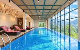 Jungle Lodge Resort & Spa